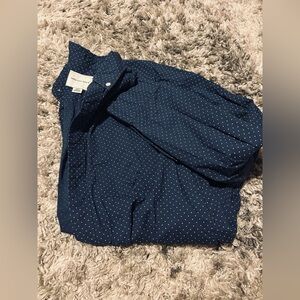 american eagle long sleeve dress shirt
size small 
navy blue with dots